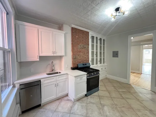 $2,750 | 492 Monmouth Street, Unit 2R, Jersey City, NJ 07302