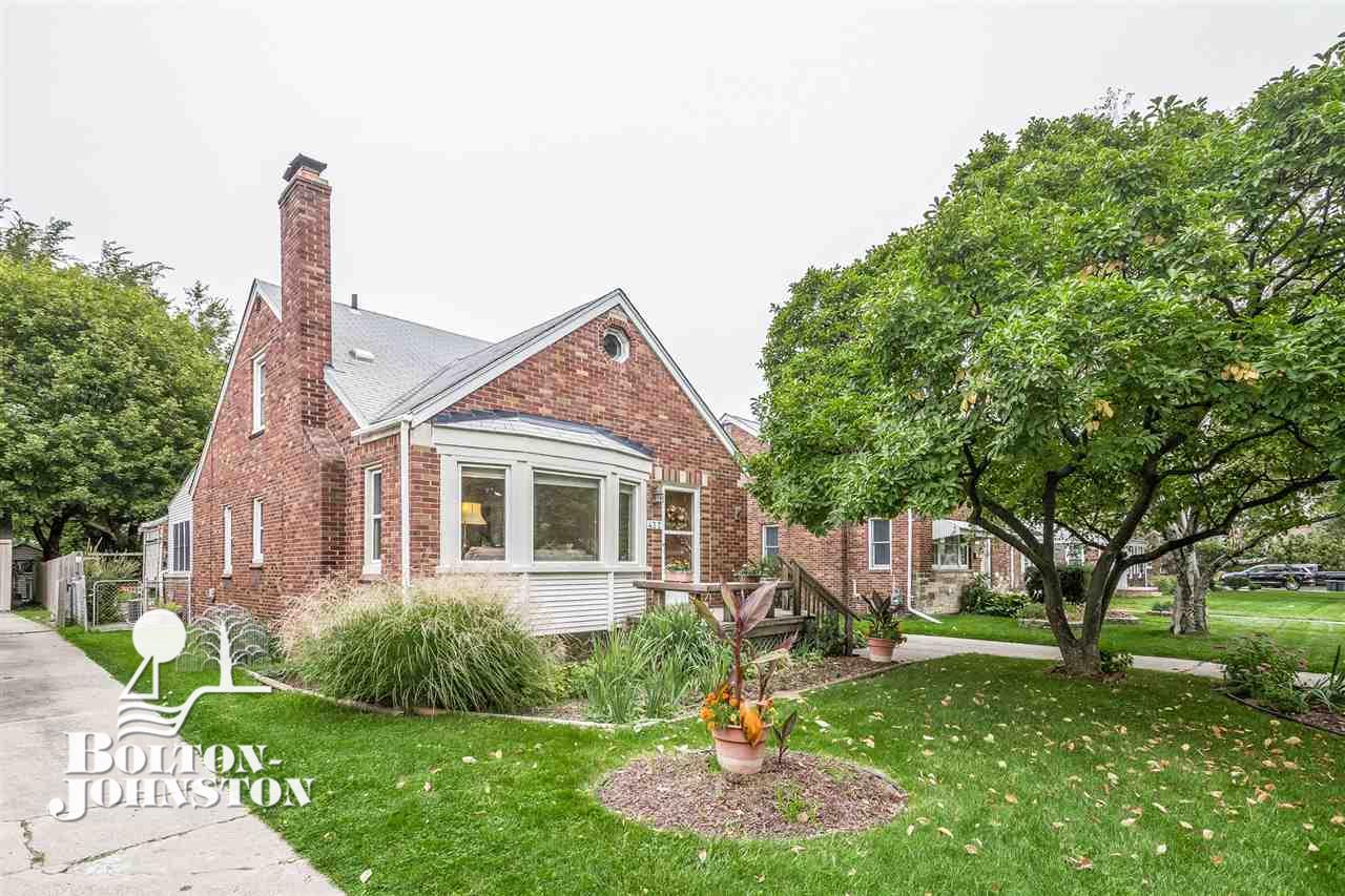 432 Moross Road Grosse Pointe Farms, MI 48236 - Photo 1 of 39