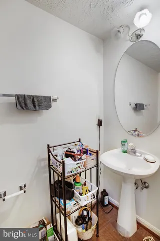 a view of a back yard of the house