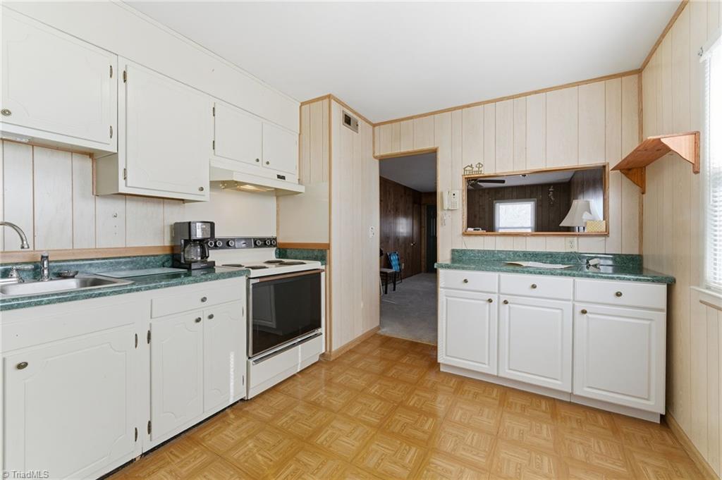 1012 Jefferson Street High Point, NC 27260 - Photo 12 of 18 Kitchen view 4