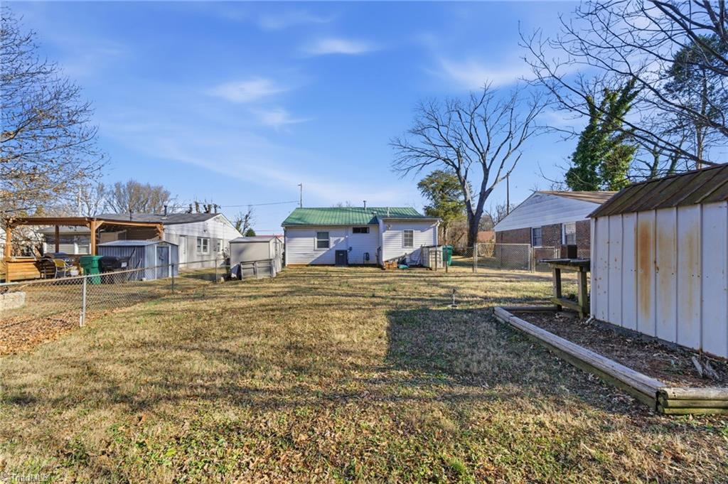 1012 Jefferson Street High Point, NC 27260 - Photo 5 of 18 Backyard