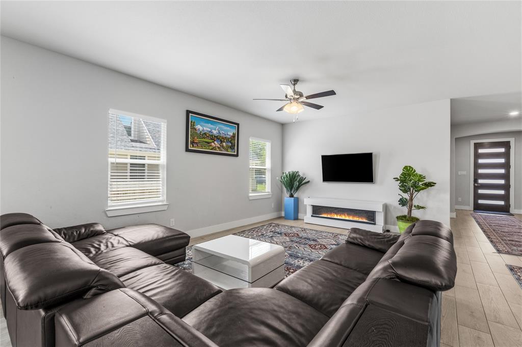 411 West Harwood Road Euless, TX 76039 - Photo 30 of 40