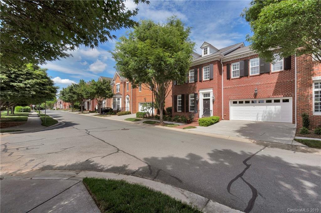 6301 Wakehurst Road Charlotte, NC 28226 - Photo 2 of 46