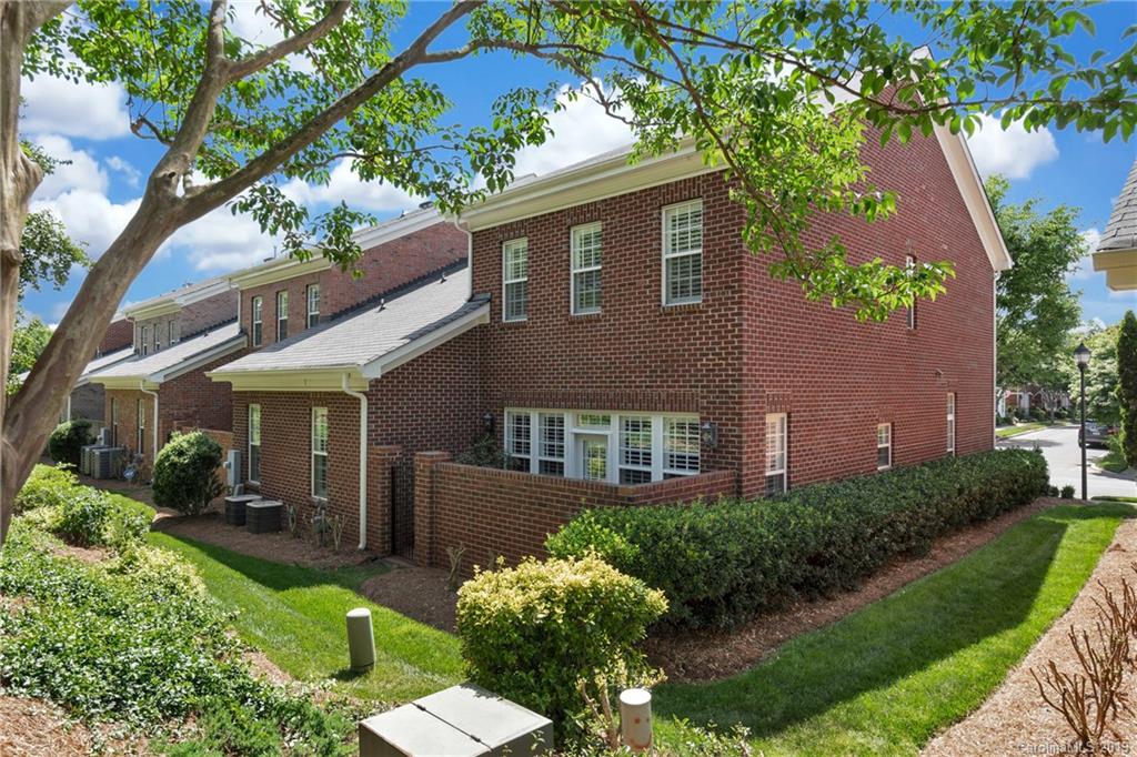 6301 Wakehurst Road Charlotte, NC 28226 - Photo 4 of 46