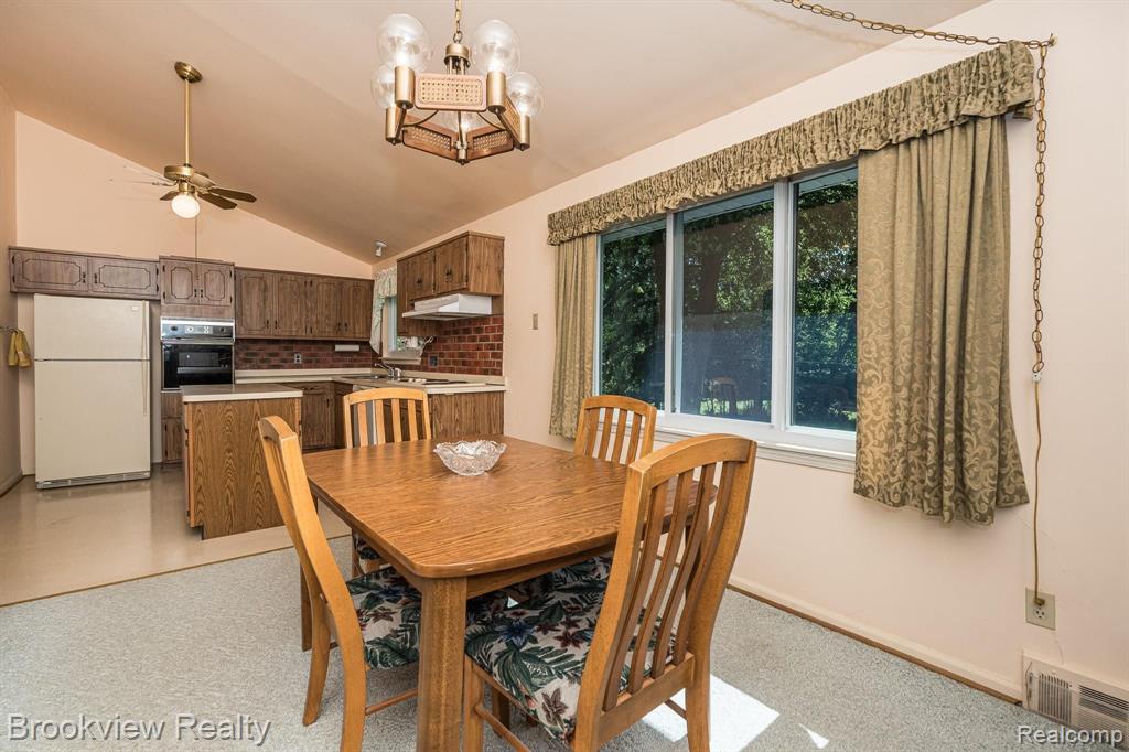 290 Donegal Drive Rochester Hills, MI 48309 - Photo 7 of 33