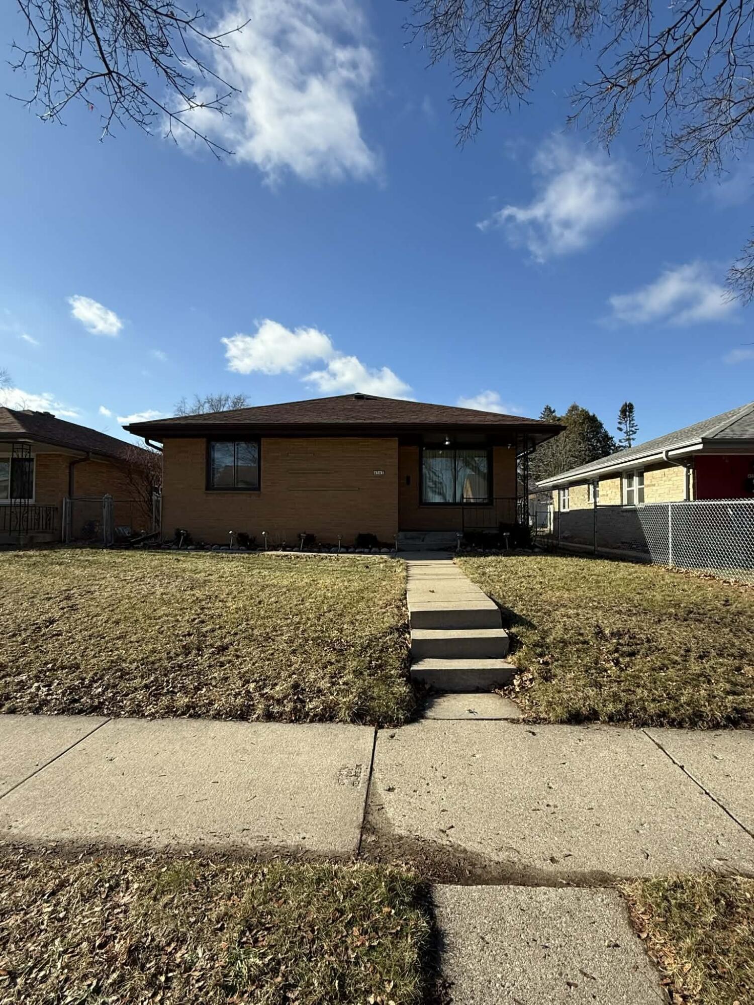4547 North 67th Street Milwaukee, WI 53218 - Photo 3 of 37 2910eace-536f-43a1-ad87-ca4ef71b23d2