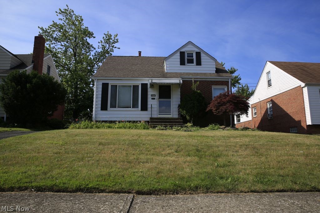 4198 Lambert Road Cleveland, OH 44121 - Photo 2 of 22