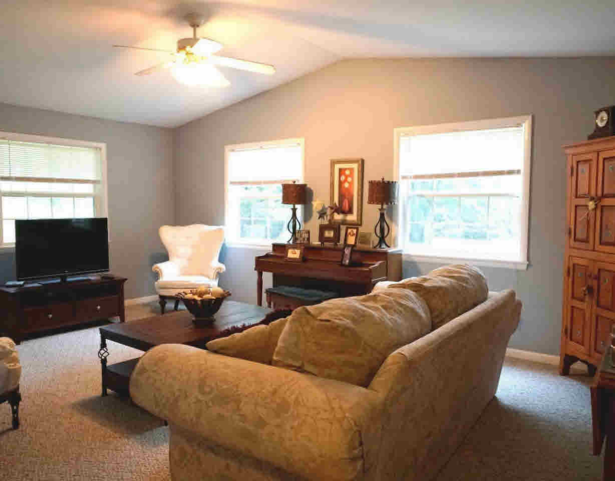 12185 Seymour Road Gaines, MI 48436 - Photo 11 of 32 21320274-10.JPG