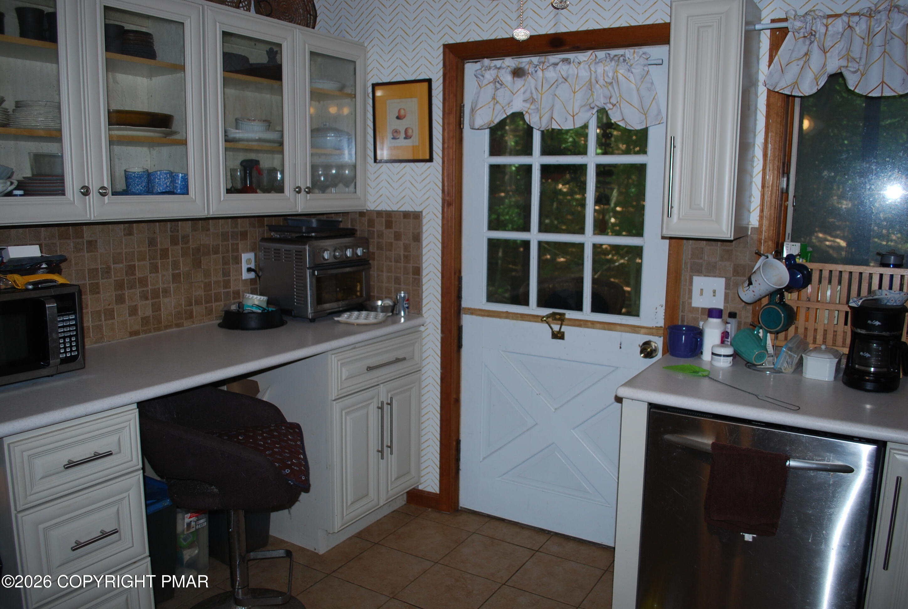 424 Saunders Drive Bushkill, PA 18324 - Photo 10 of 35 DSC_0501