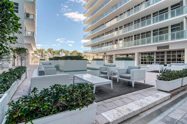 $11,500 | 3737 Collins Avenue, Unit S203, Miami Beach, FL 33140
