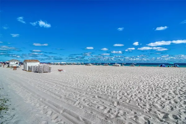 $11,500 | 3737 Collins Avenue, Unit S203, Miami Beach, FL 33140