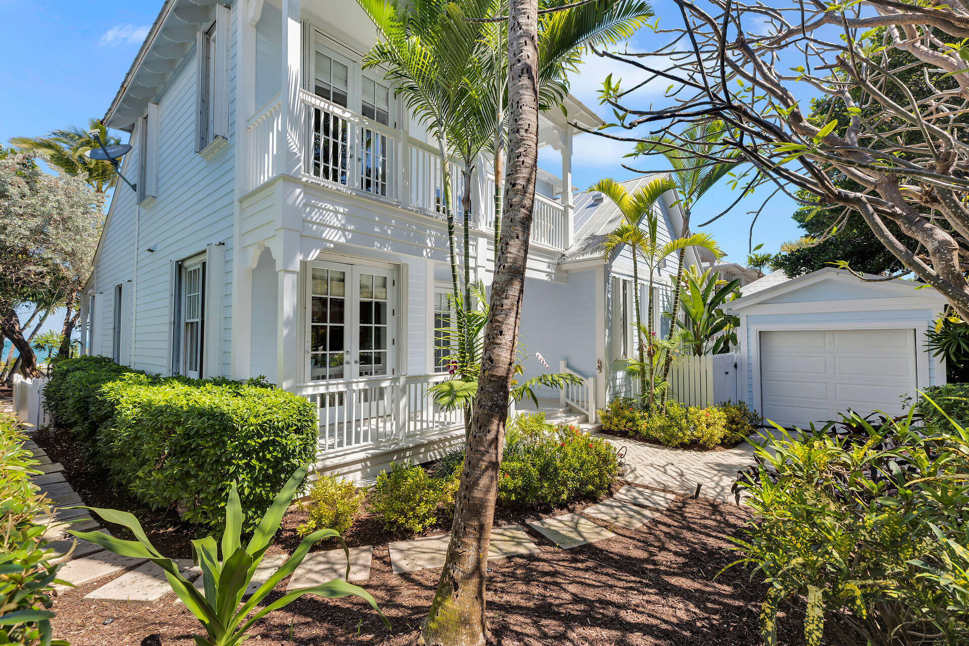 5 Sunset Key Drive Key West, FL 33040 - Photo 40 of 47 front view of a house