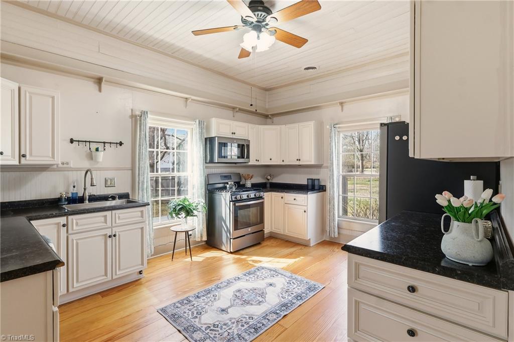 505 West Decatur Street Madison, NC 27025 - Photo 21 of 42