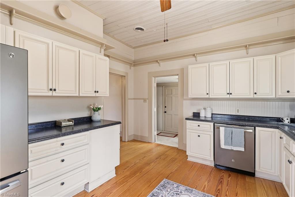 505 West Decatur Street Madison, NC 27025 - Photo 27 of 42