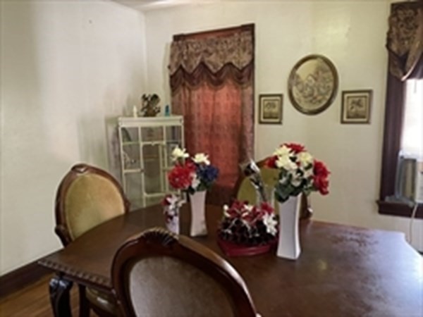 89-91 Ashley Street Springfield, MA 01105 - Photo 14 of 26 a table and chair with a flower pot