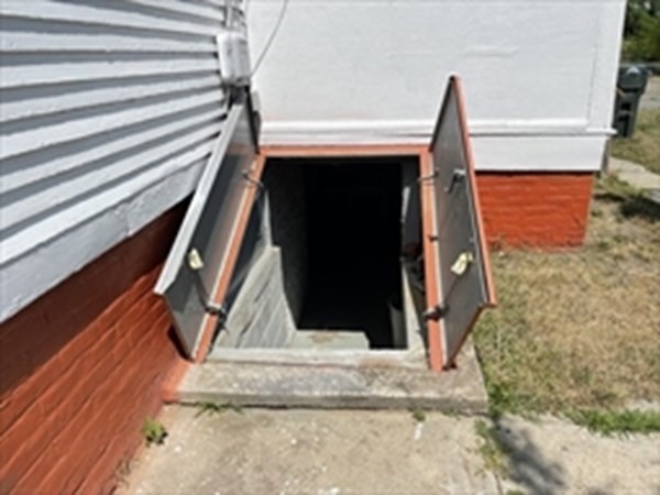 89-91 Ashley Street Springfield, MA 01105 - Photo 4 of 26