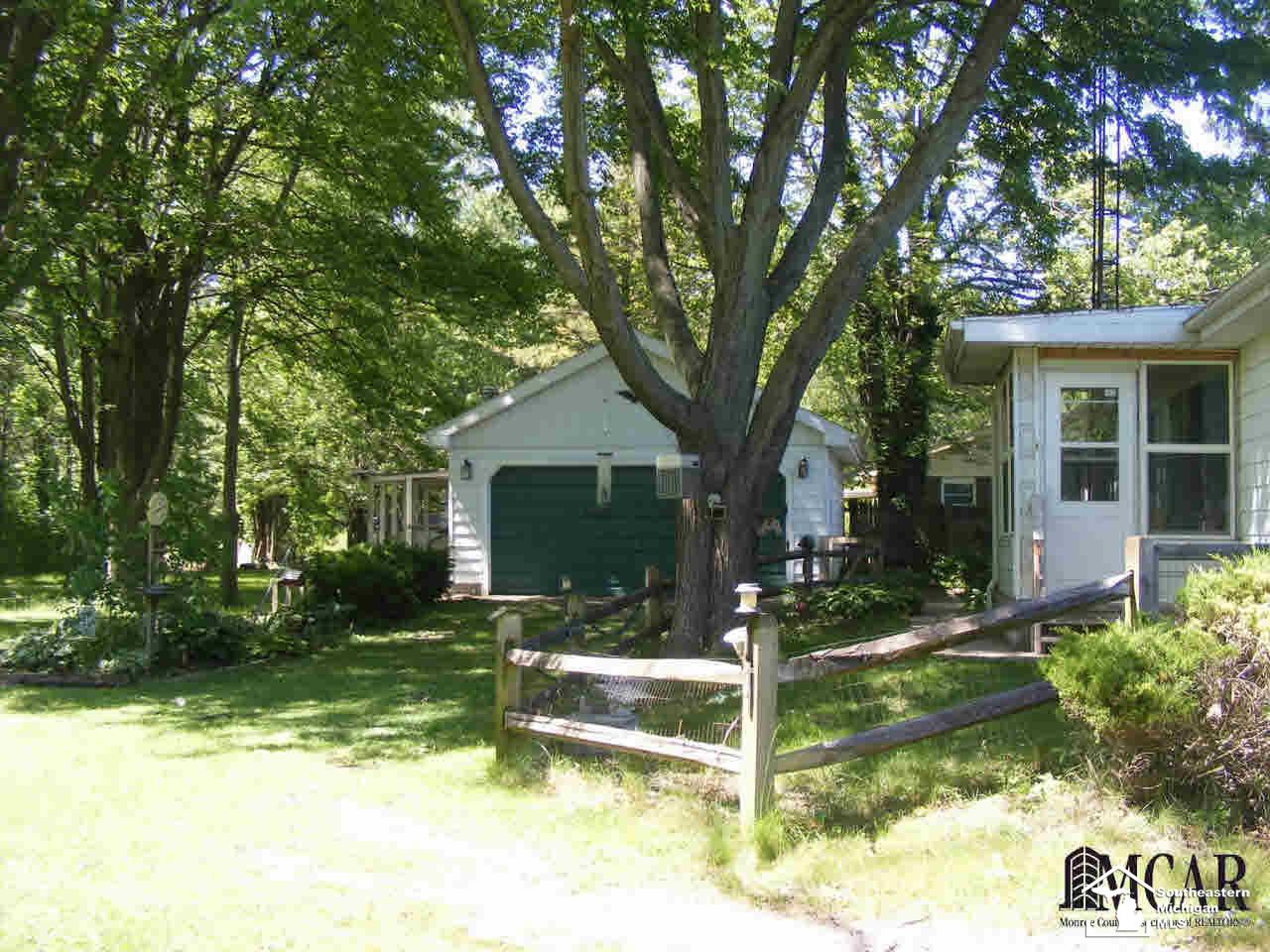 9485 Summerfield Road Temperance, MI 48182 - Photo 5 of 23 21302868-4.JPG