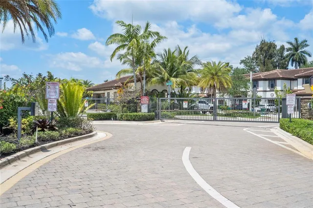 $530,000 | 4990 Loebner Terrace, Davie, FL 33314