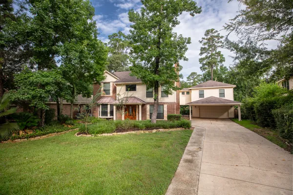 $745,000 | 10 Feather Fall Place, The Woodlands, TX 77381