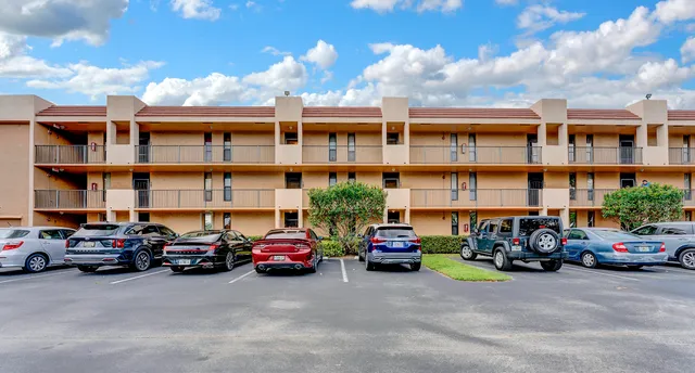 $180,000 | 5929 Coral Lake Drive, Unit 305, Margate, FL 33063