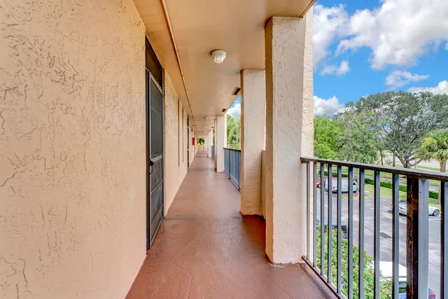 $180,000 | 5929 Coral Lake Drive, Unit 305, Margate, FL 33063