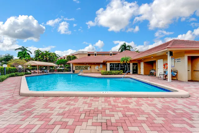 $180,000 | 5929 Coral Lake Drive, Unit 305, Margate, FL 33063