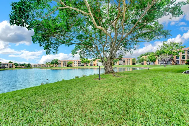 $180,000 | 5929 Coral Lake Drive, Unit 305, Margate, FL 33063