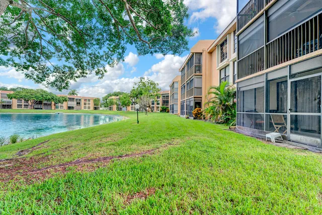 $180,000 | 5929 Coral Lake Drive, Unit 305, Margate, FL 33063