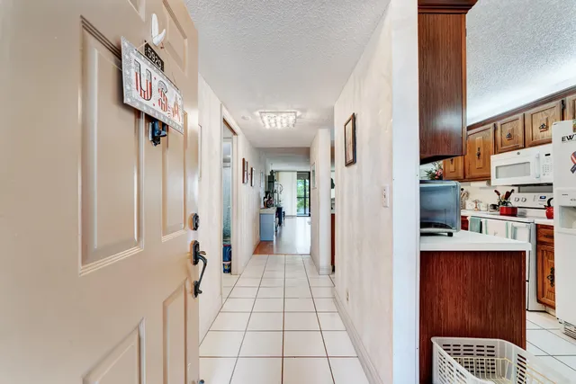 $180,000 | 5929 Coral Lake Drive, Unit 305, Margate, FL 33063