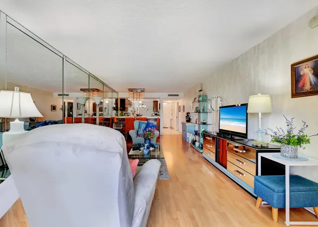 $180,000 | 5929 Coral Lake Drive, Unit 305, Margate, FL 33063