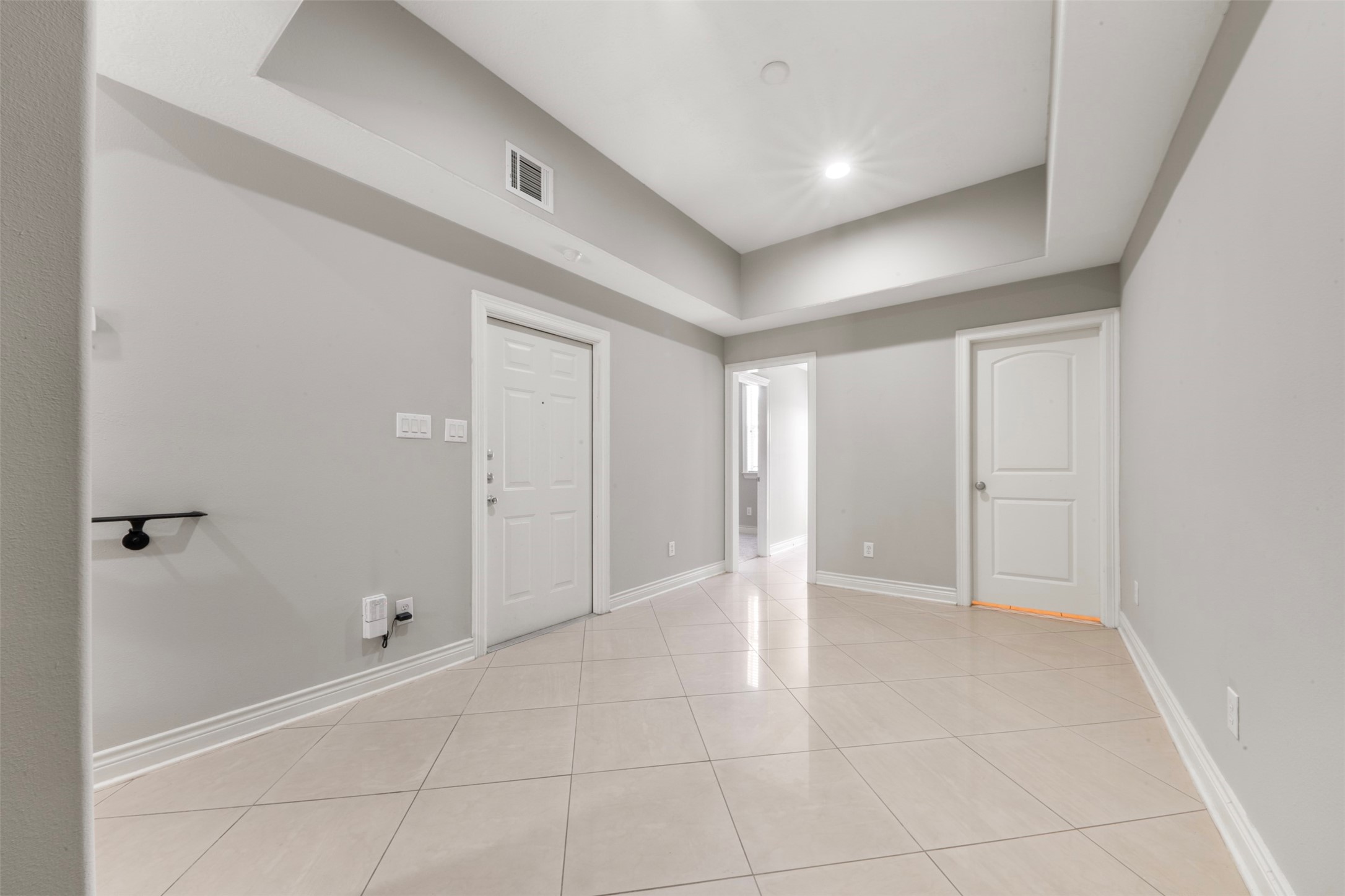 6524 Calder Street Houston, TX 77007 - Photo 22 of 28 a view of an empty room