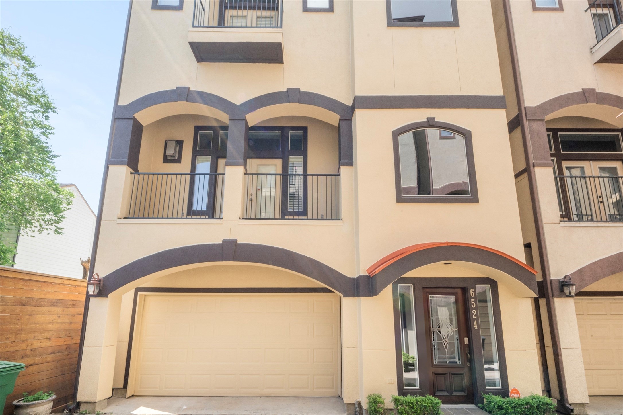 6524 Calder Street Houston, TX 77007 - Photo 5 of 28 a front view of a multi story residential apartment building