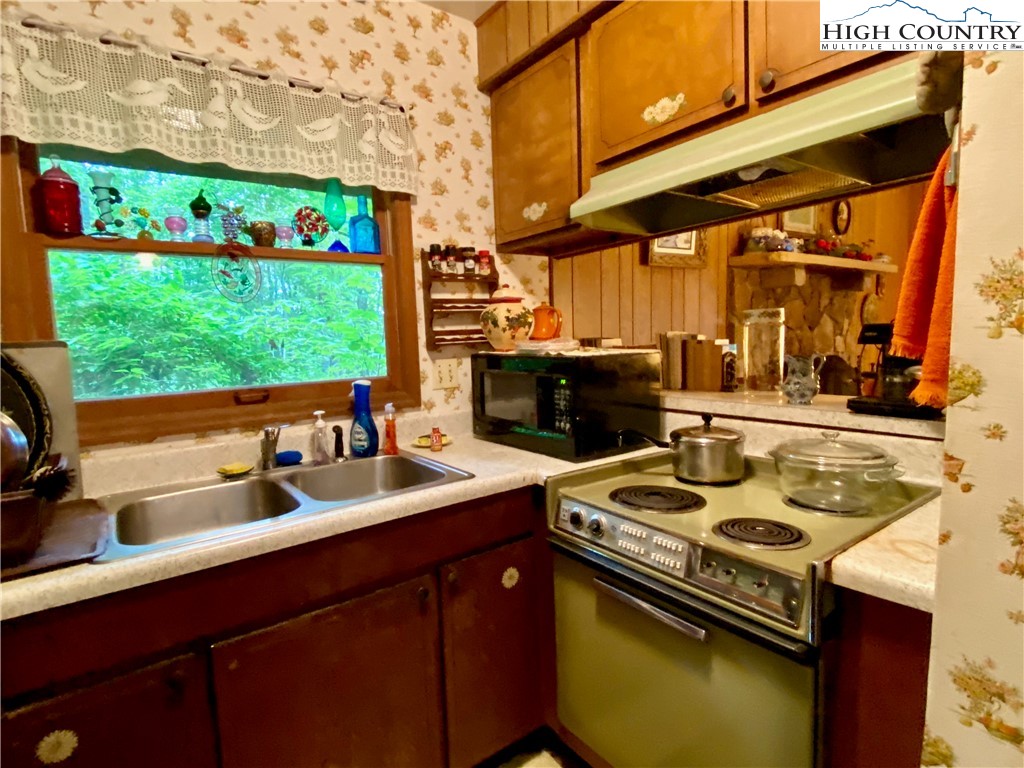 916 Harley Perry Road Zionville, NC 28698 - Photo 14 of 43 Gallery Image 14