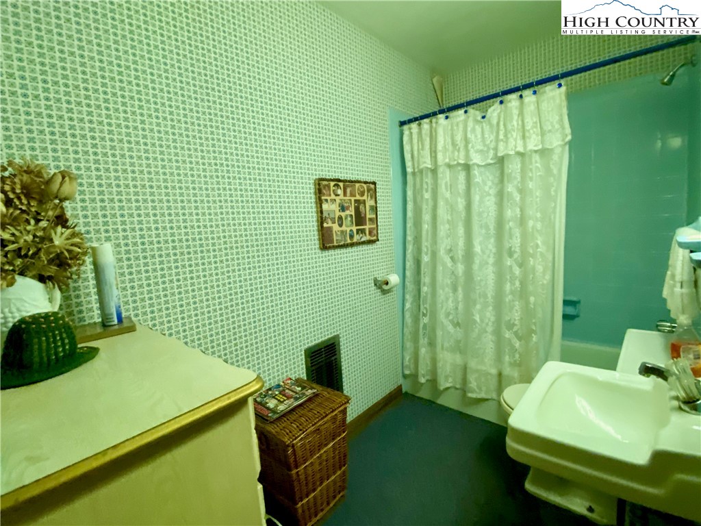 916 Harley Perry Road Zionville, NC 28698 - Photo 18 of 43 Gallery Image 18
