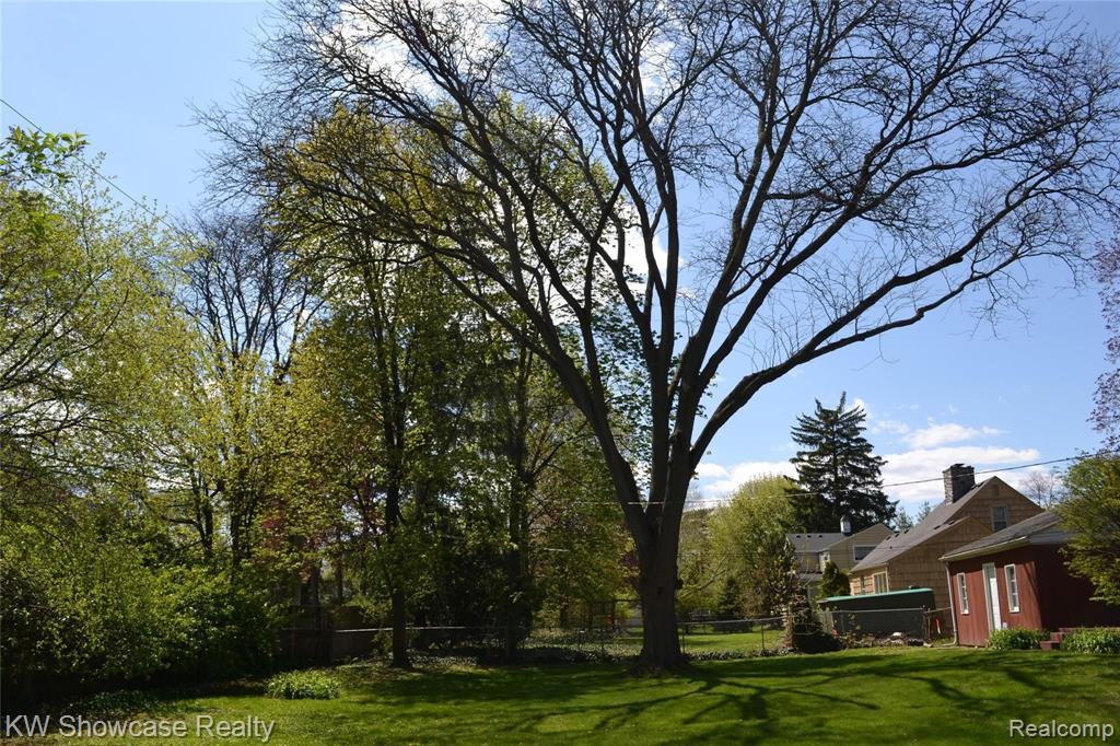1528 East Maple Road Birmingham, MI 48009 - Photo 19 of 22