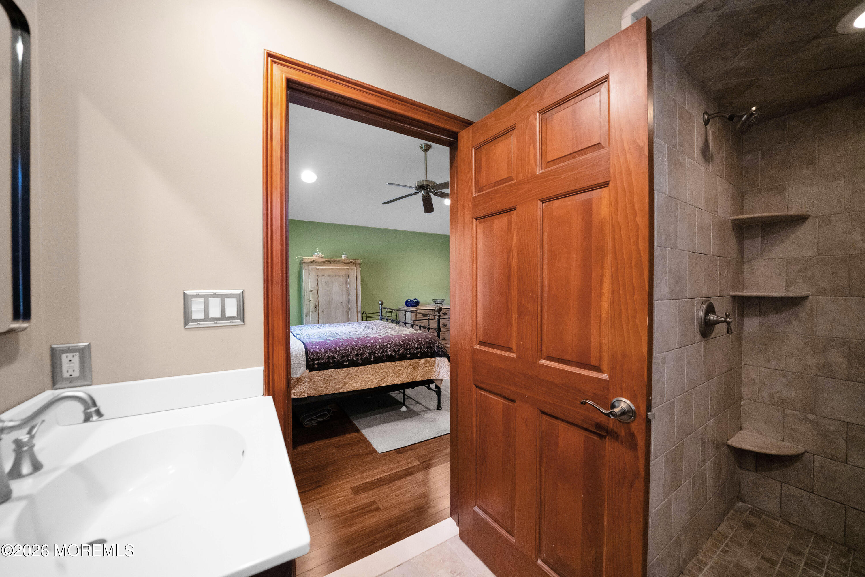 50 Rutledge Drive Red Bank, NJ 07701 - Photo 23 of 49 41-print-LuxQue_41