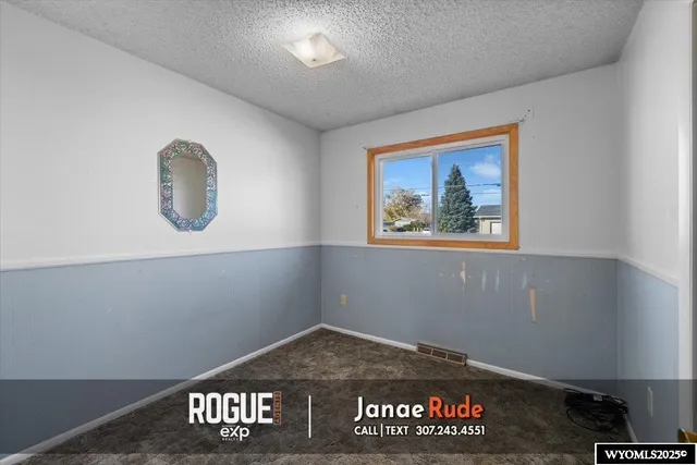 $220,000 | 1501 Erwin Street, Douglas, WY 82633