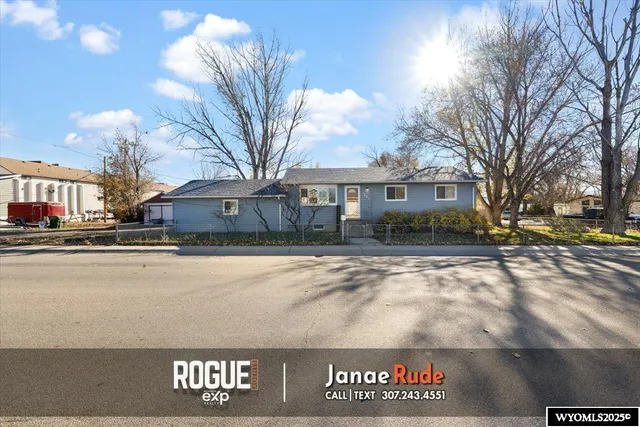 $220,000 | 1501 Erwin Street, Douglas, WY 82633