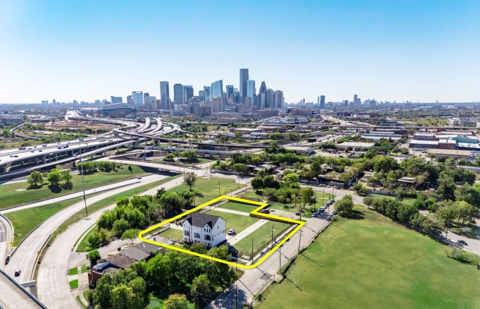 2747 Providence Street Houston, TX 77020 - Photo 11 of 16 an aerial view of a city with lots of residential buildings