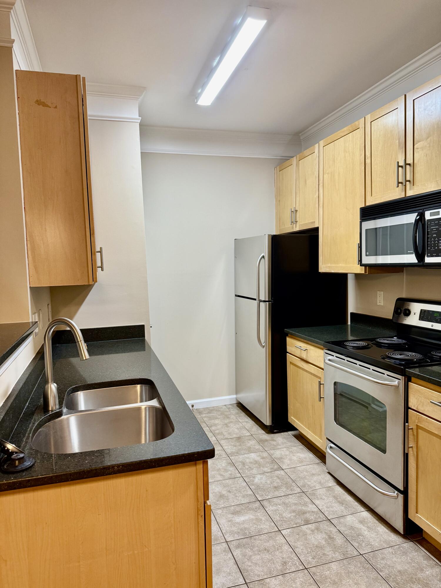 1755 Central Park Road, Unit 6112 Charleston, SC 29412 - Photo 2 of 16 kitchen