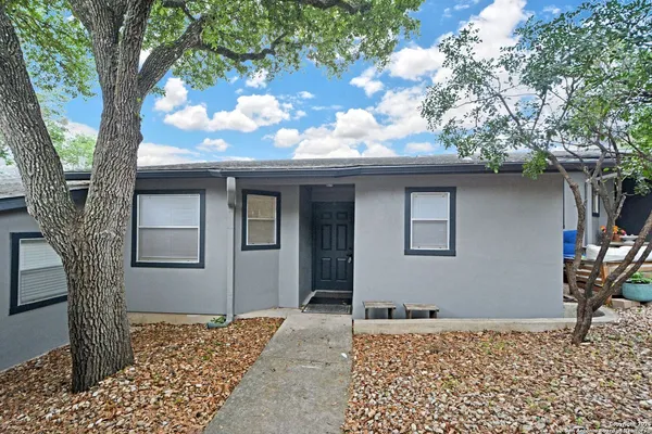 $1,100 | 663 Floral Avenue, Unit A3, New Braunfels, TX 78130