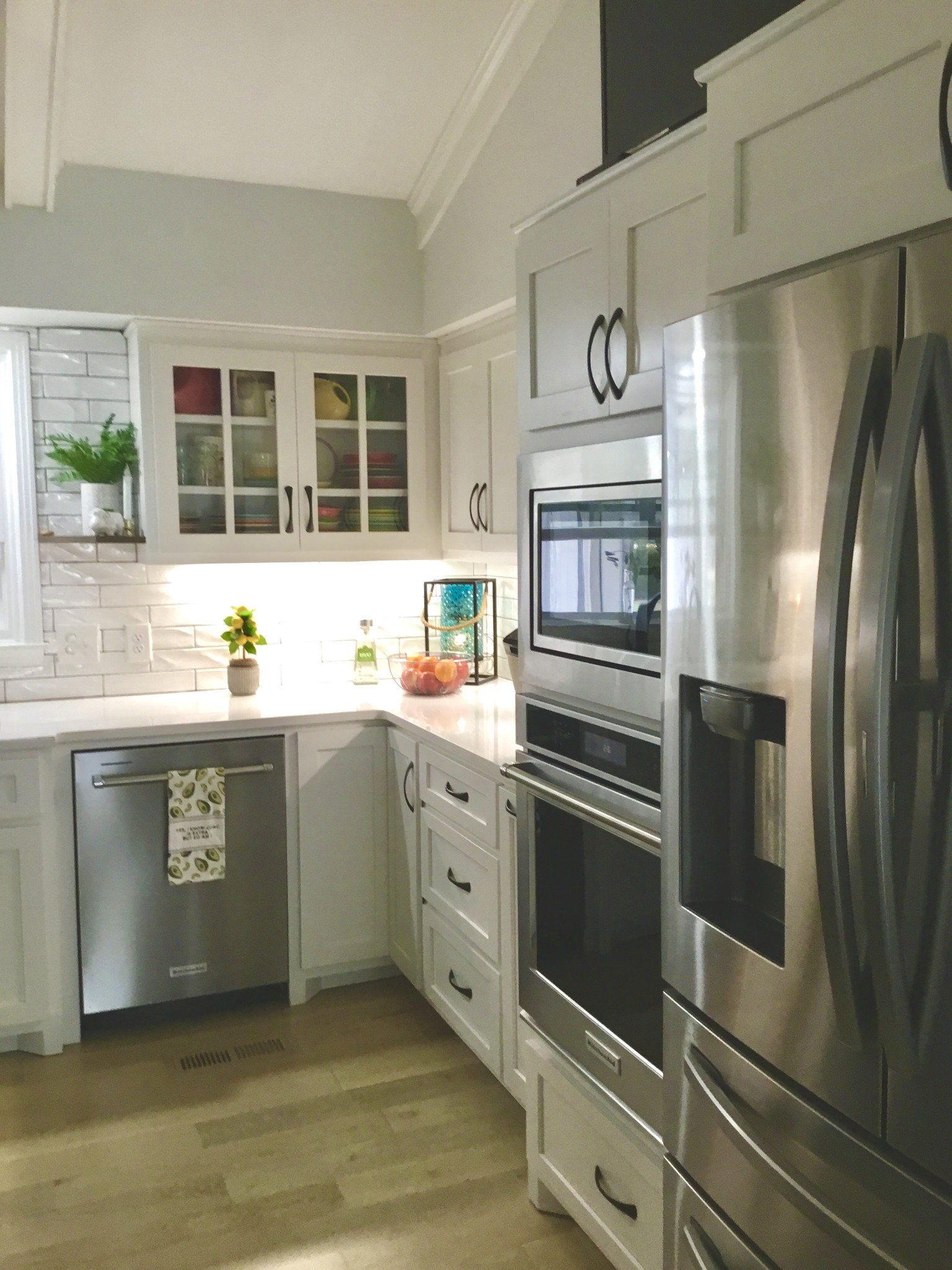 401 Bumpas Road Lawrenceburg, TN 38464 - Photo 17 of 58 a kitchen with granite countertop a refrigerator and a sink