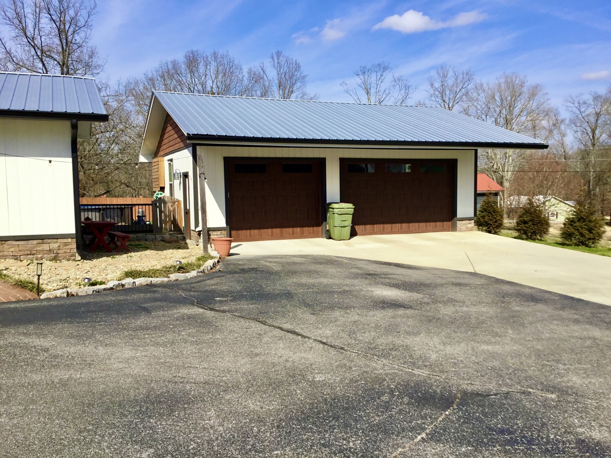 401 Bumpas Road Lawrenceburg, TN 38464 - Photo 45 of 58 a view of a house with a patio