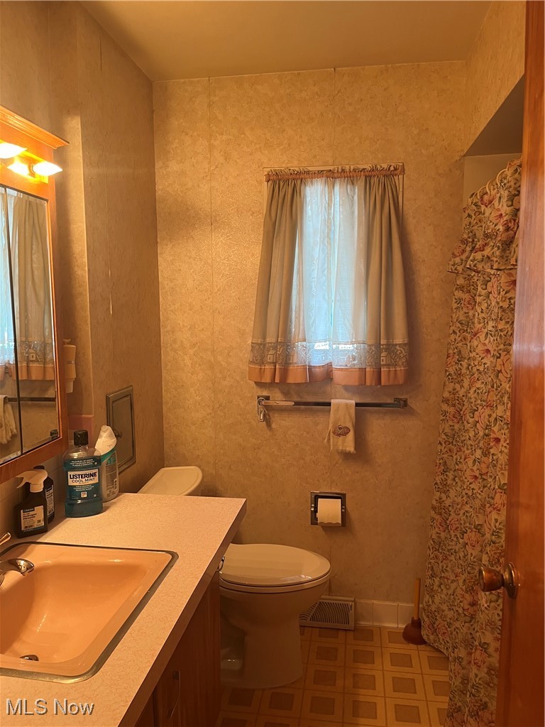 406 Baldwin Road Akron, OH 44312 - Photo 2 of 9