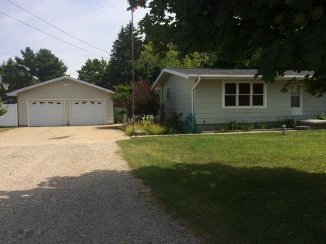1801 Maple Road Manistee, MI 49660 - Photo 2 of 15 2 Car Garage