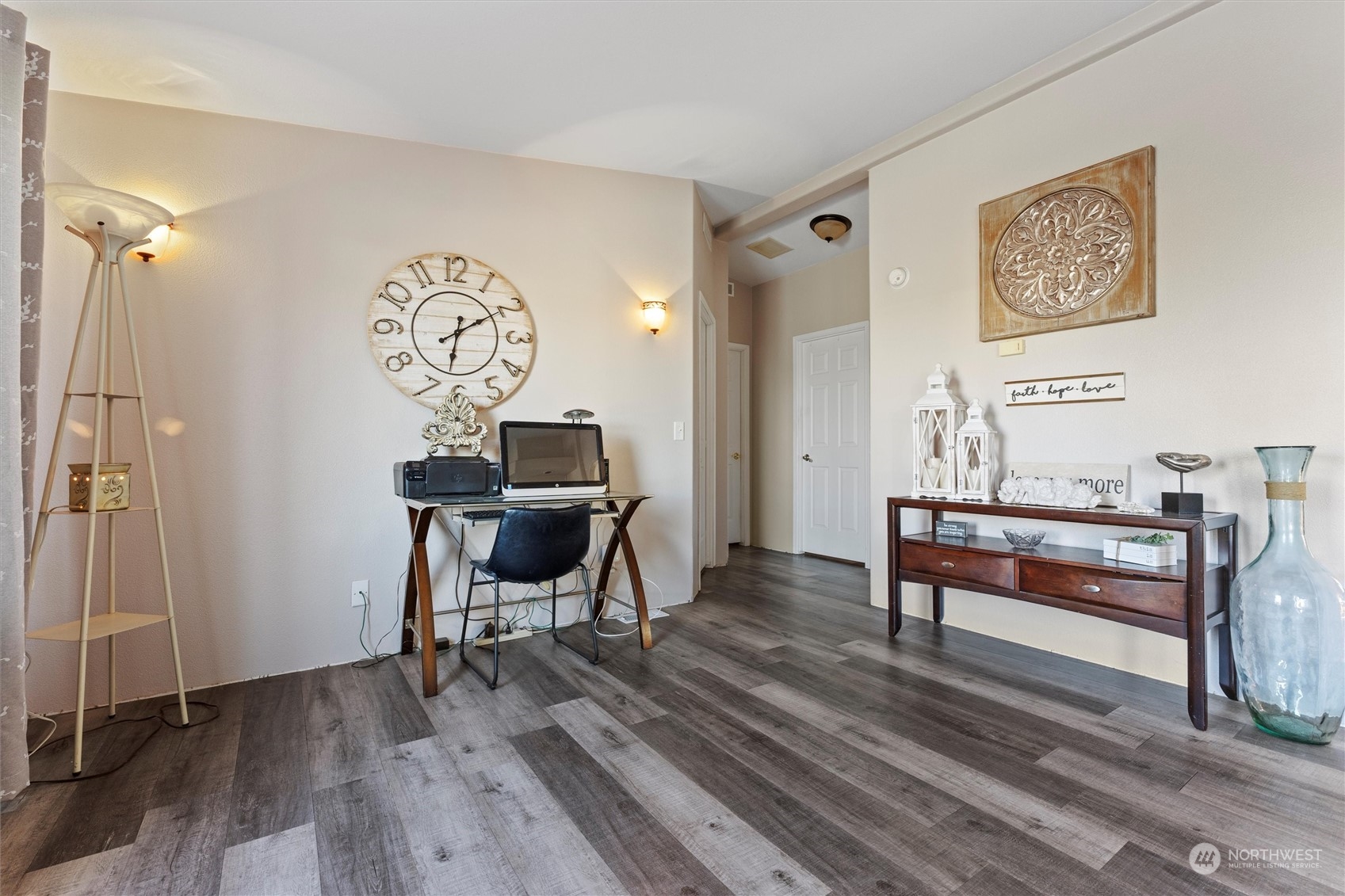 698 South Canal Road Othello, WA 99344 - Photo 11 of 40 a workspace with wooden floor