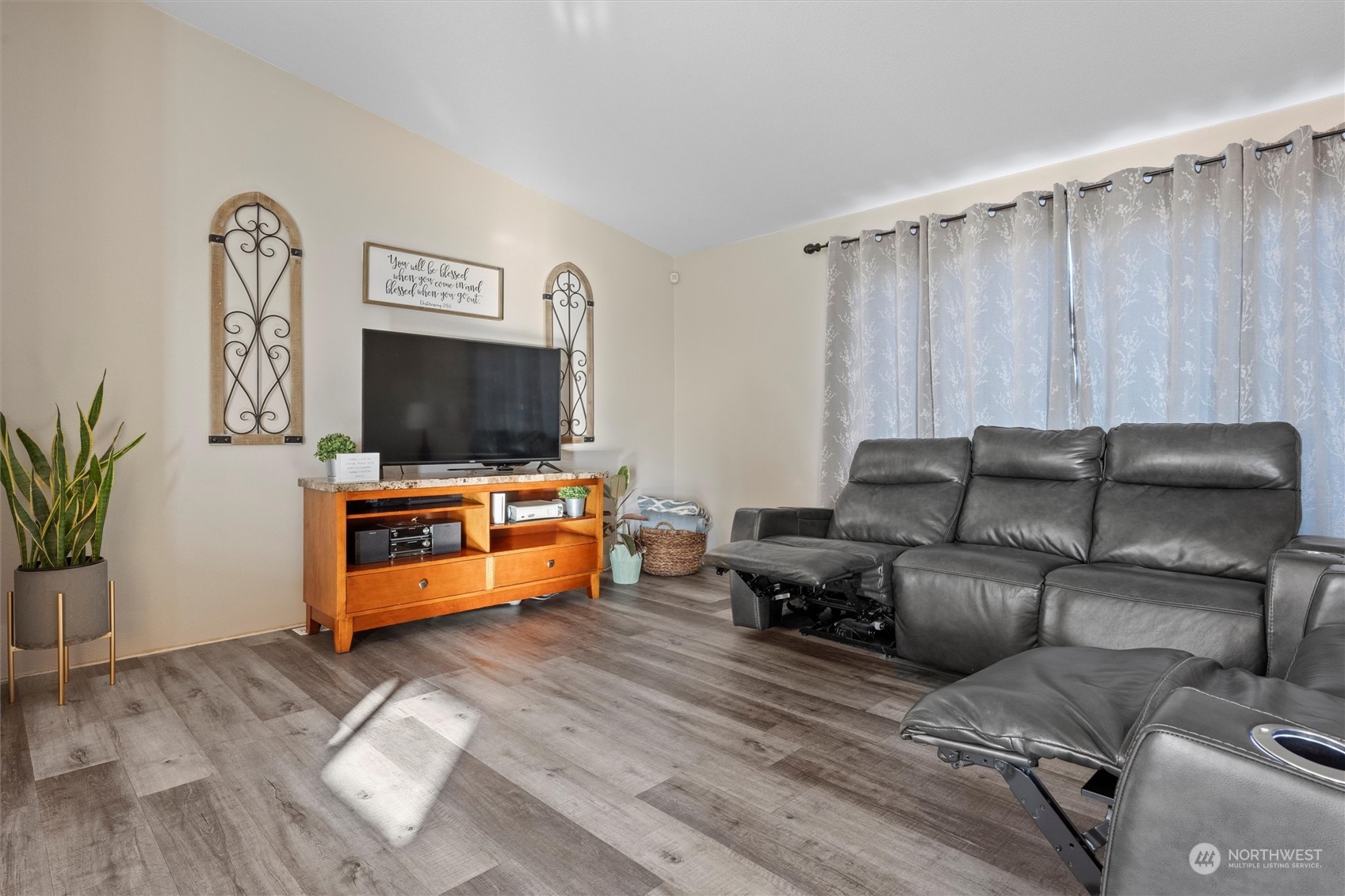 698 South Canal Road Othello, WA 99344 - Photo 17 of 40 a living room with furniture and a flat screen tv