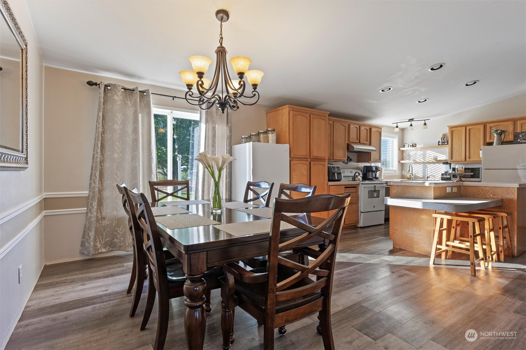 698 South Canal Road Othello, WA 99344 - Photo 19 of 40 a view of a dining room with furniture window and wooden floor