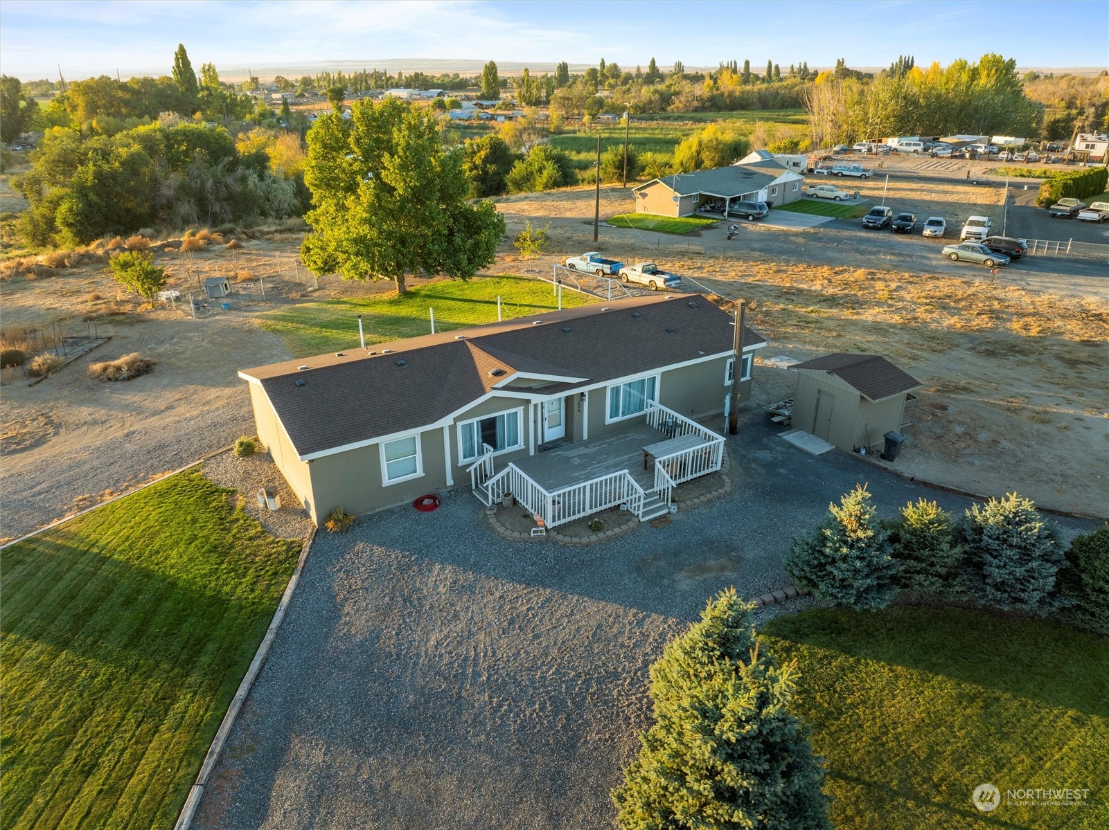 698 South Canal Road Othello, WA 99344 - Photo 2 of 40 a view of a swimming pool with a yard