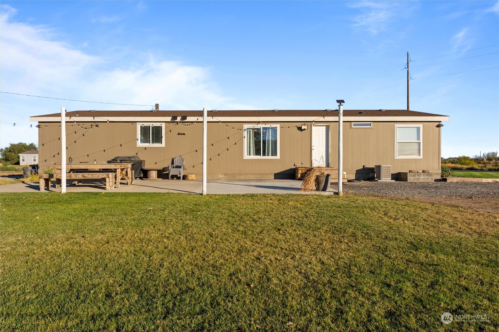 698 South Canal Road Othello, WA 99344 - Photo 34 of 40 a view of a house with backyard and porch